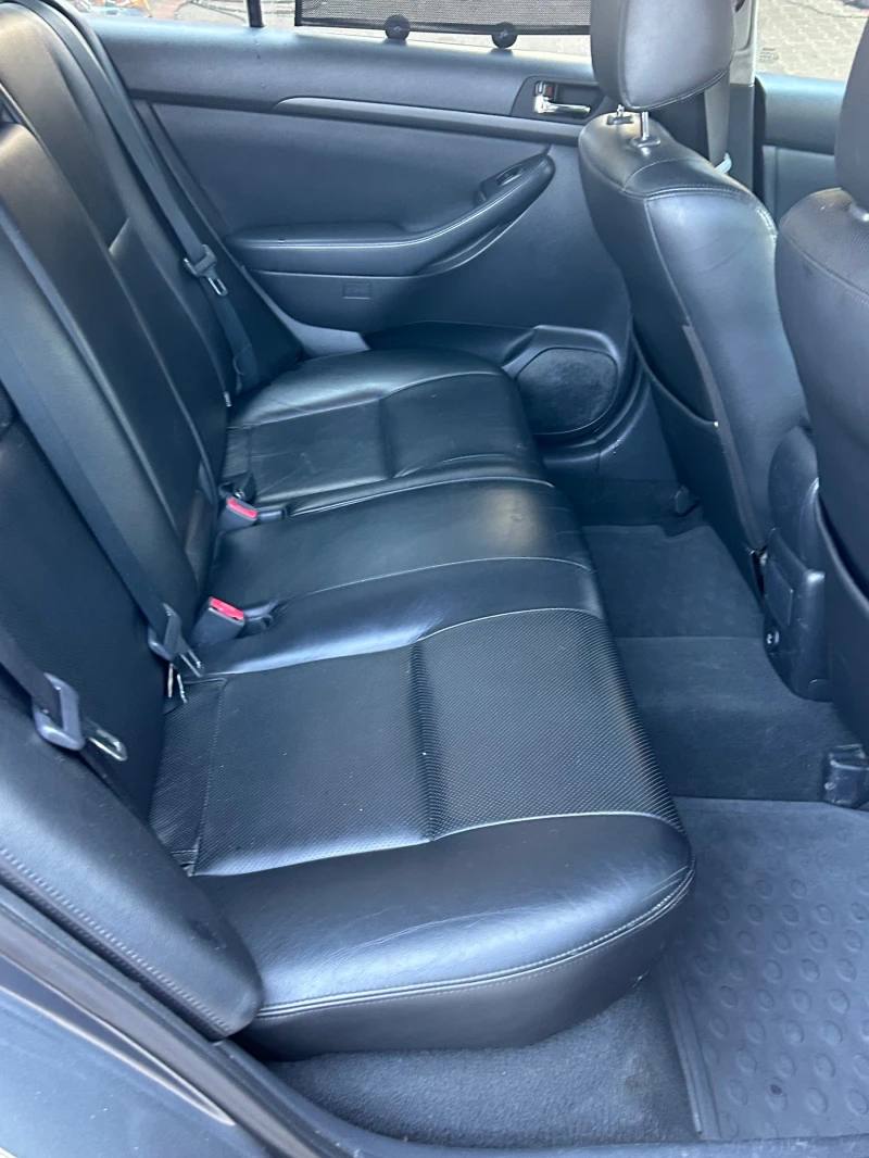 Toyota Avensis, снимка 11 - Автомобили и джипове - 52396113