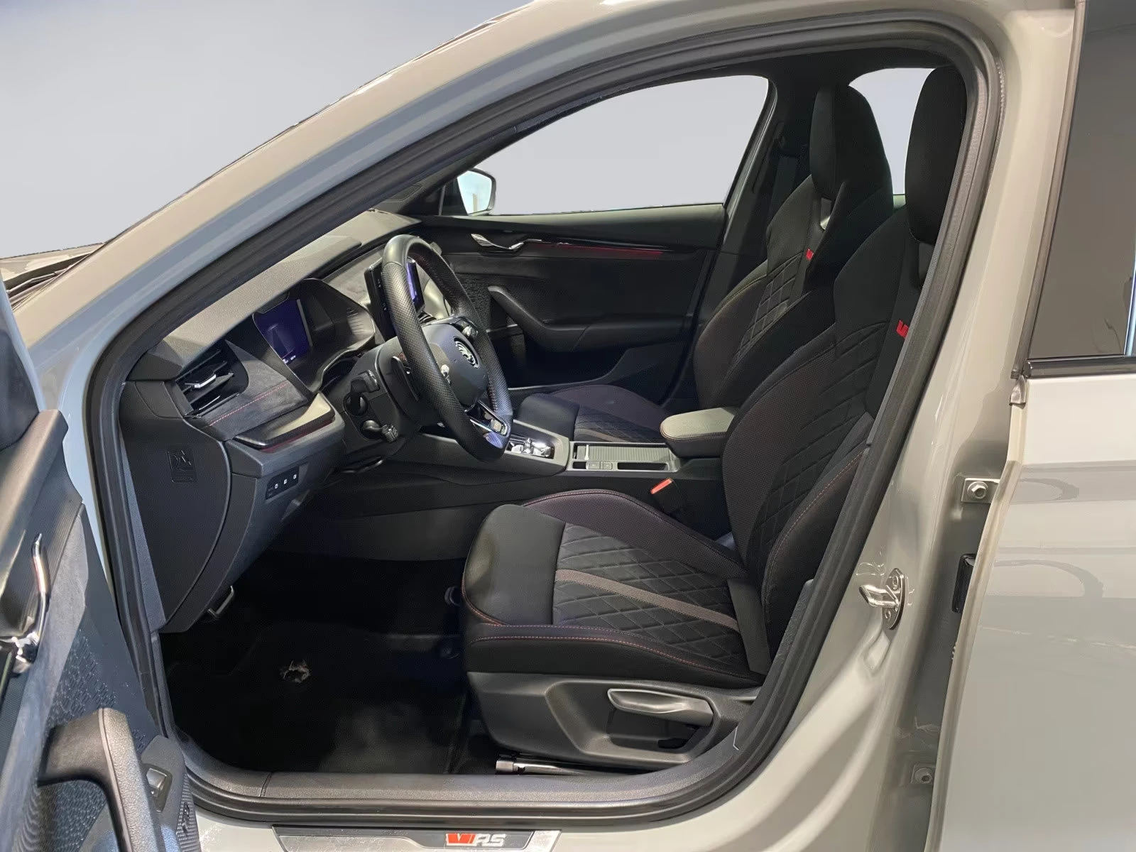 Skoda Octavia 2.0VRS/245HP/DSG/HUD/CAM/AMBI/LED/ACC/KLESS/134g - изображение 9