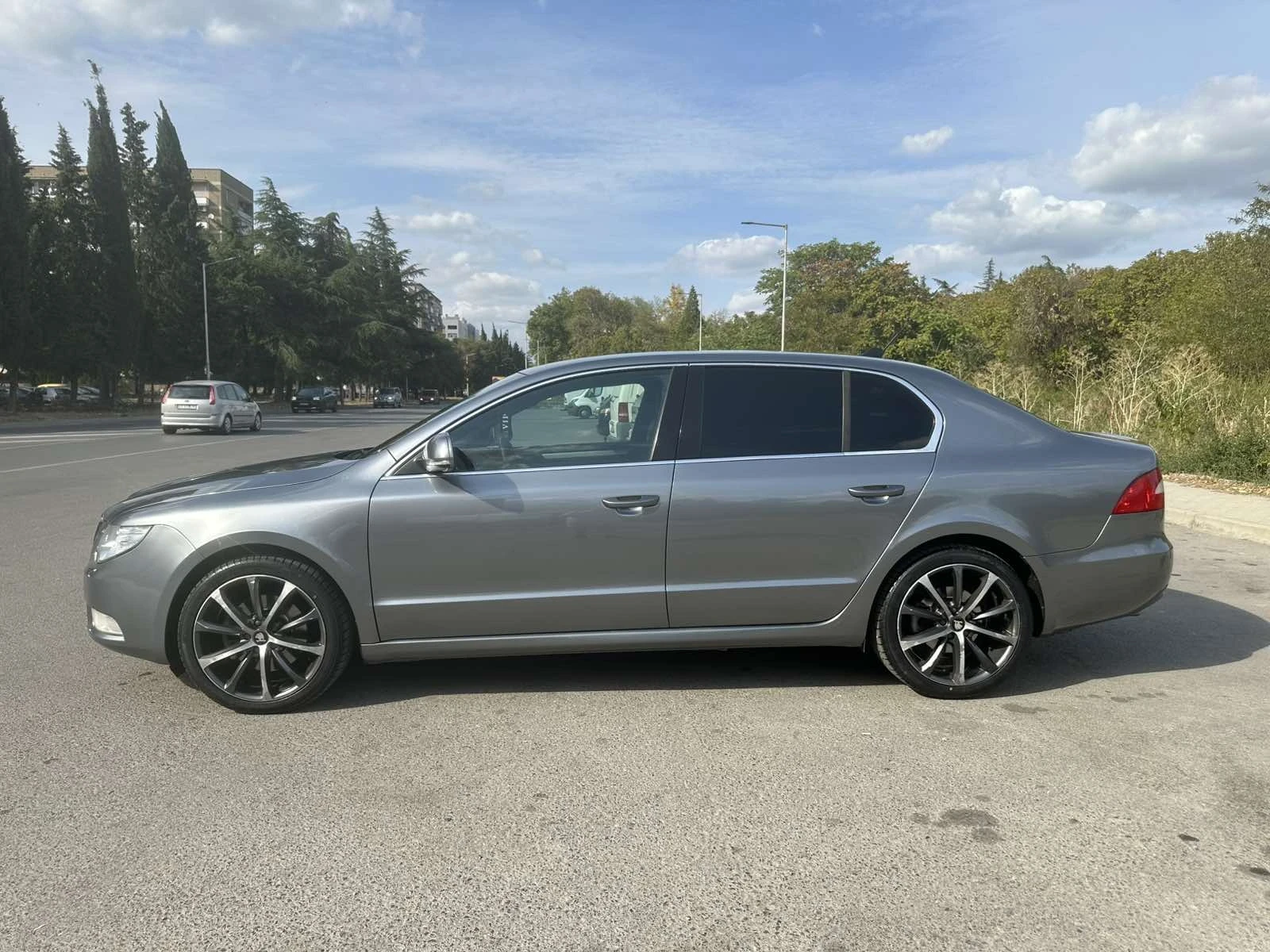 Skoda Superb 2.0 TDI  - изображение 2