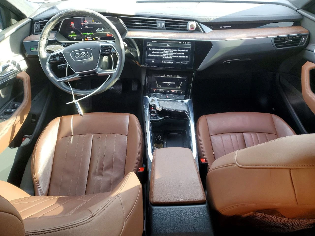 Audi E-Tron Premium, снимка 8 - Автомобили и джипове - 53939706