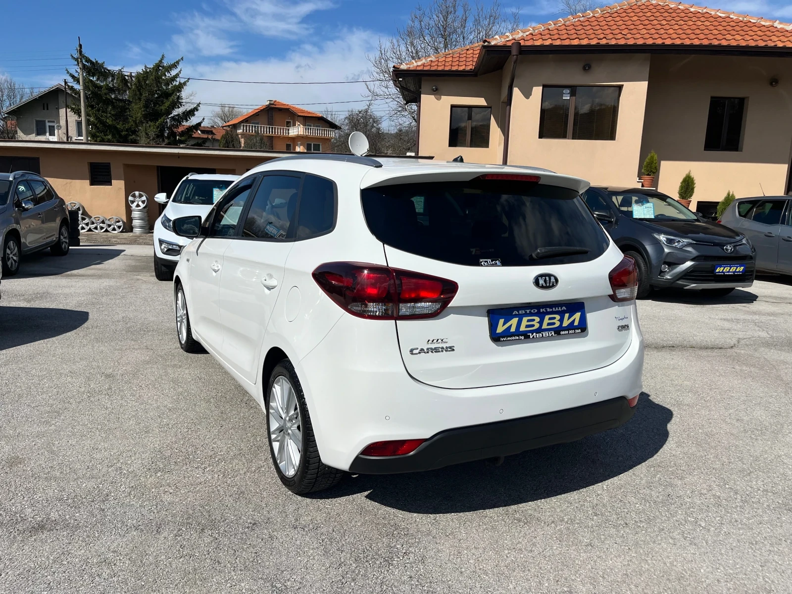 Kia Carens 1.7 CRDI FACELIFT 7 МЕСТЕН, снимка 3 - Автомобили и джипове - 54124581