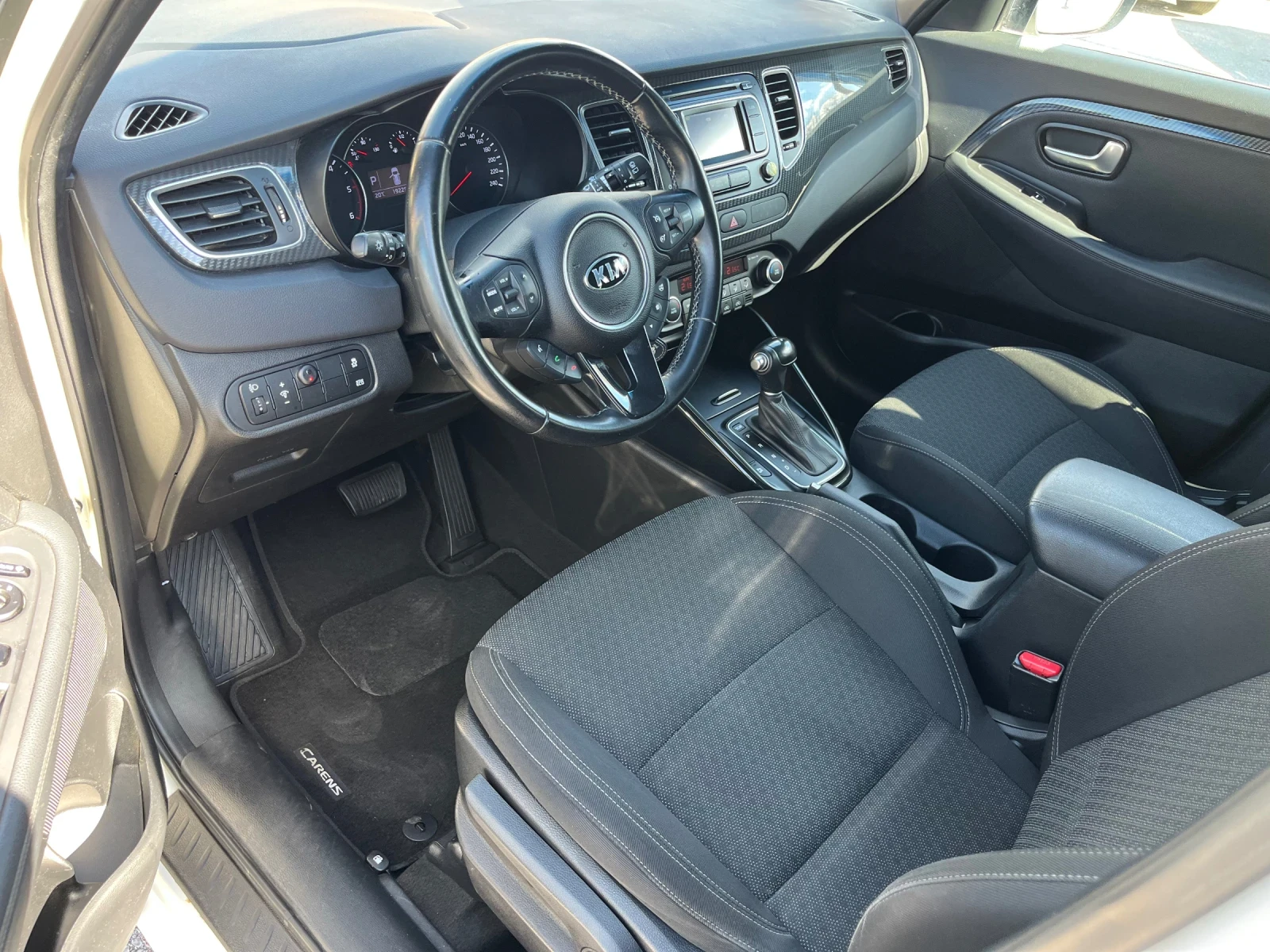 Kia Carens 1.7 CRDI FACELIFT 7 МЕСТЕН, снимка 5 - Автомобили и джипове - 54124581