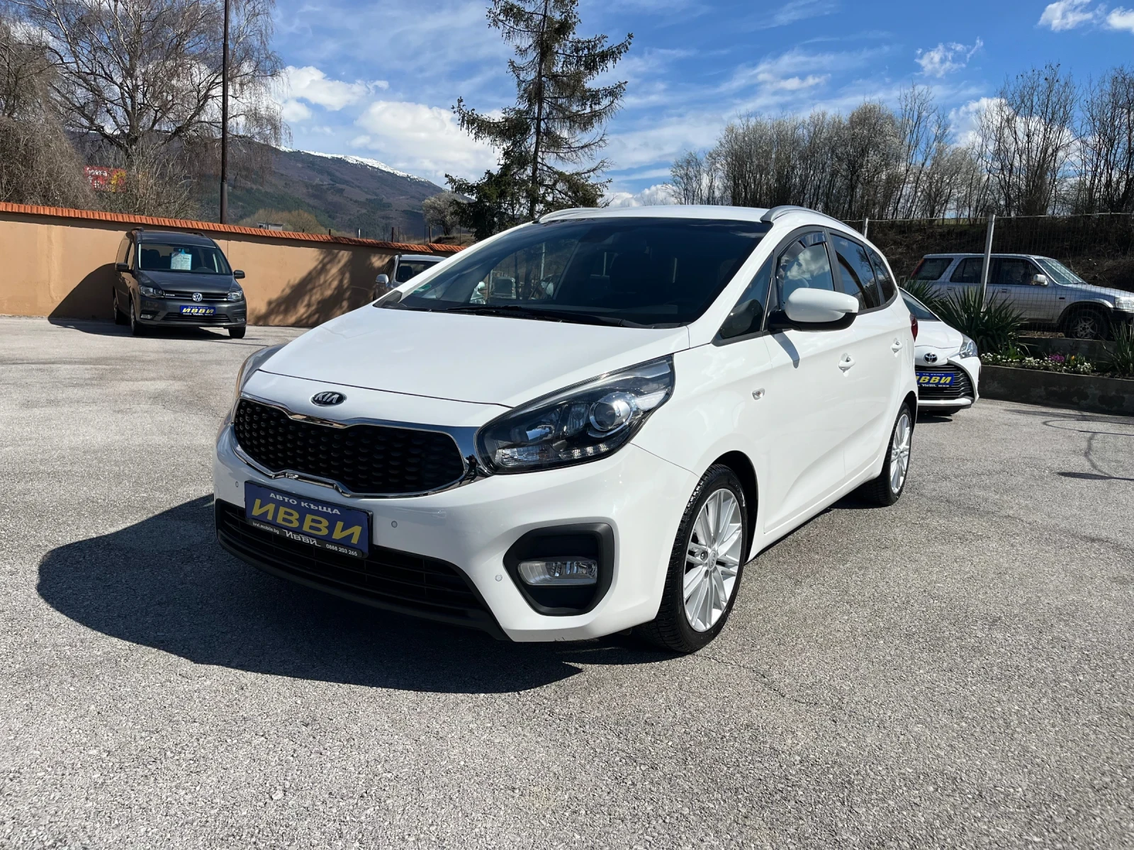 Kia Carens 1.7 CRDI FACELIFT 7 МЕСТЕН, снимка 12 - Автомобили и джипове - 54124581