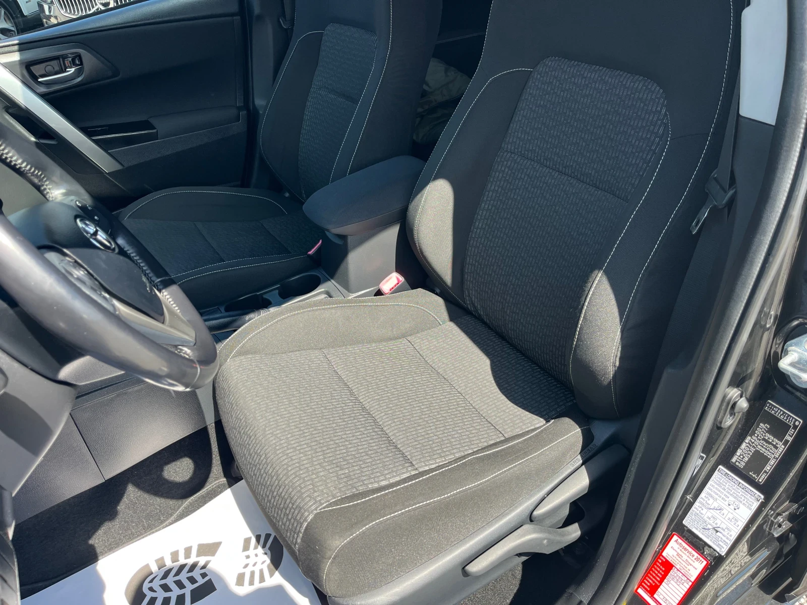 Toyota Auris Hybrid / Lounge , снимка 11 - Автомобили и джипове - 54156783