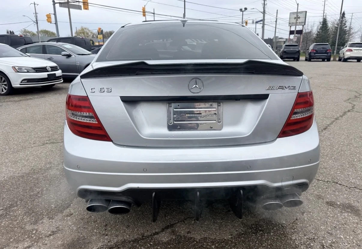 Mercedes-Benz C 63 AMG FACE * ШИБИДАХ * КАМЕРА * СЕРВИЗНА ИСТОРИЯ * , снимка 4 - Автомобили и джипове - 54747771