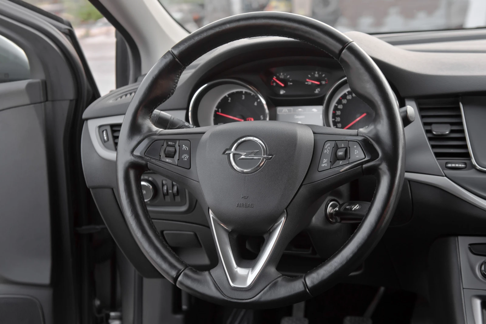 Opel Astra 1.6 CDTi - NAVI - MEDIA, снимка 14 - Автомобили и джипове - 55007115