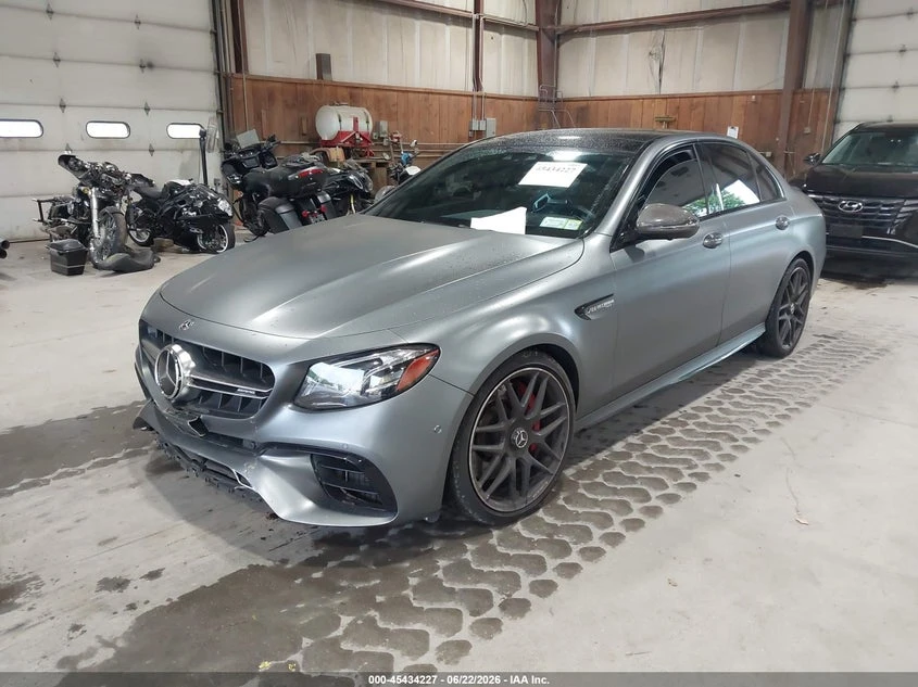 Mercedes-Benz E 63 AMG S| BURMESTER| HUD| 360CAM| KЛИП НА МОТОРА| , снимка 3 - Автомобили и джипове - 55046070