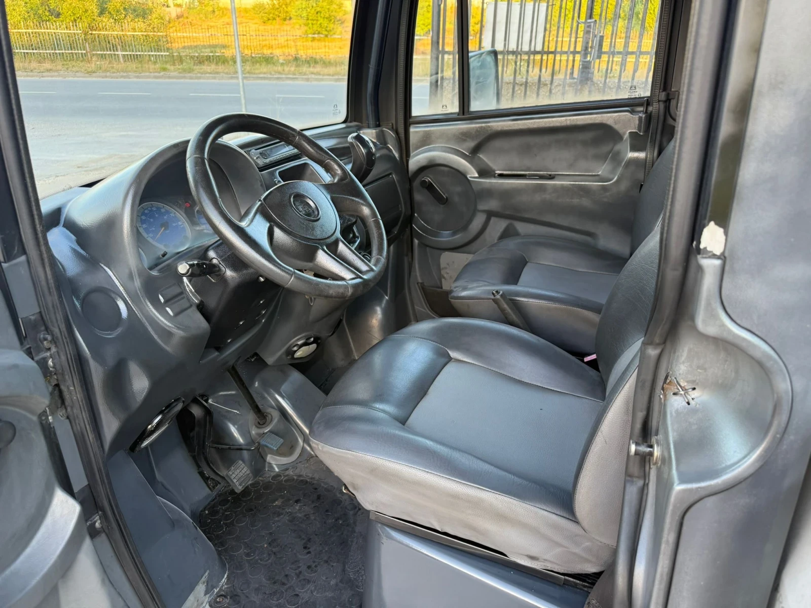 Aixam 600 0, 6 Дизел, Автомат, Бордово , снимка 14 - Автомобили и джипове - 55052893