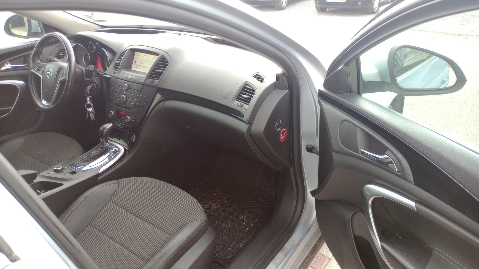 Opel Insignia 2.0 tdci, снимка 8 - Автомобили и джипове - 55105783