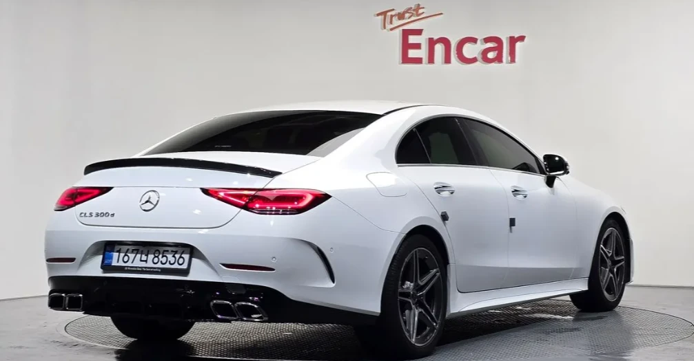 Mercedes-Benz CLS 300 * АВТО КРЕДИТ* ЦЕНА ДО БГ * Сервизна история * , снимка 2 - Автомобили и джипове - 55302305