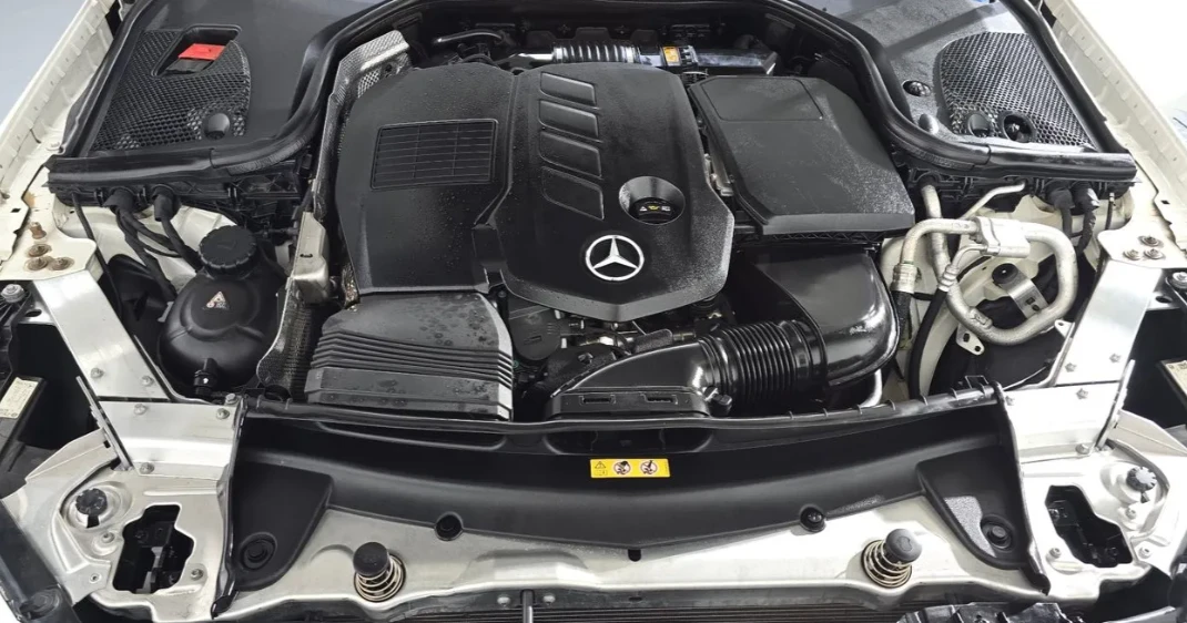 Mercedes-Benz CLS 300 * АВТО КРЕДИТ* ЦЕНА ДО БГ * Сервизна история * , снимка 5 - Автомобили и джипове - 55302305