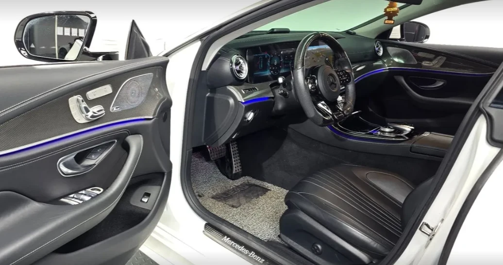Mercedes-Benz CLS 300 * АВТО КРЕДИТ* ЦЕНА ДО БГ * Сервизна история * , снимка 8 - Автомобили и джипове - 55302305