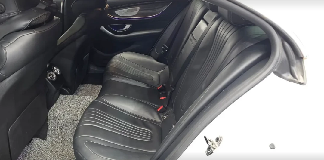 Mercedes-Benz CLS 300 * АВТО КРЕДИТ* ЦЕНА ДО БГ * Сервизна история * , снимка 10 - Автомобили и джипове - 55302305