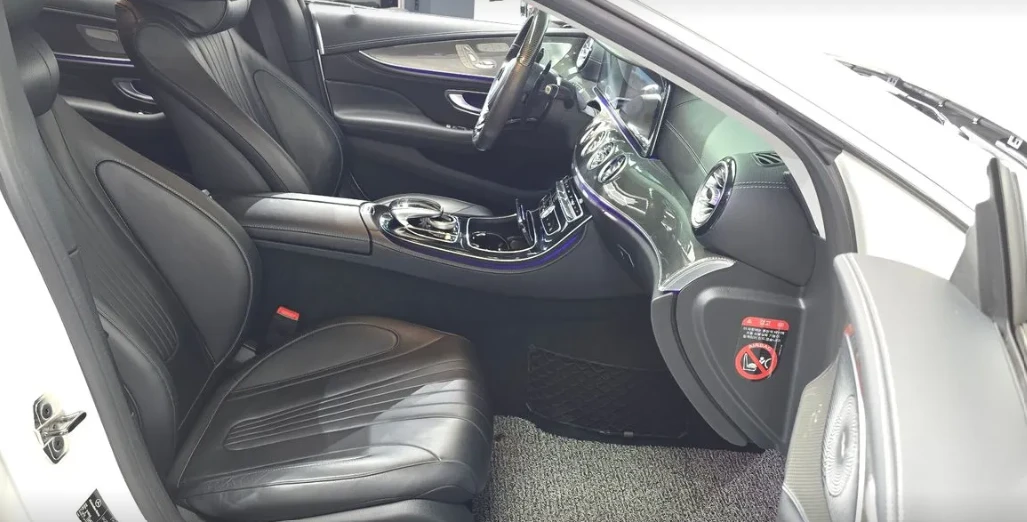 Mercedes-Benz CLS 300 * АВТО КРЕДИТ* ЦЕНА ДО БГ * Сервизна история * , снимка 9 - Автомобили и джипове - 55302305
