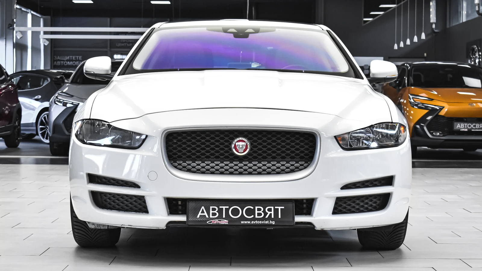 Jaguar XE 2.0 Automatic, снимка 2 - Автомобили и джипове - 56072301