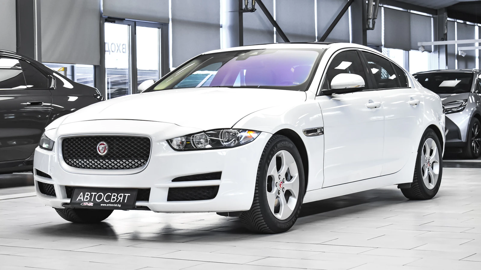 Jaguar XE 2.0 Automatic, снимка 4 - Автомобили и джипове - 56072301