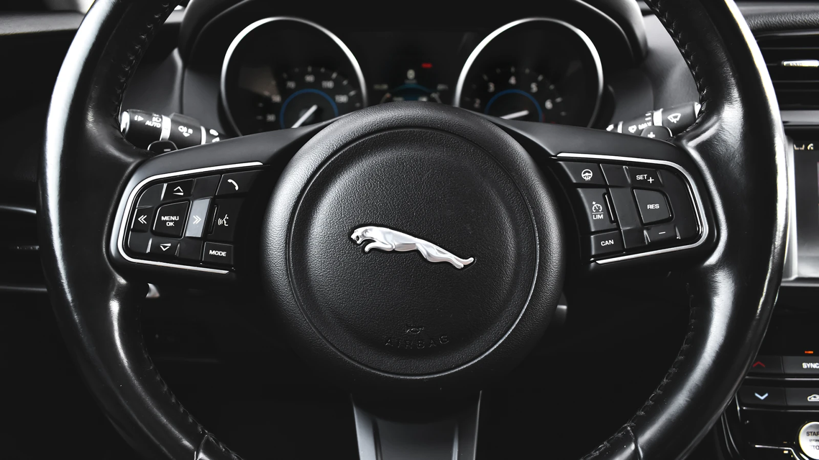 Jaguar XE 2.0 Automatic, снимка 10 - Автомобили и джипове - 56072301