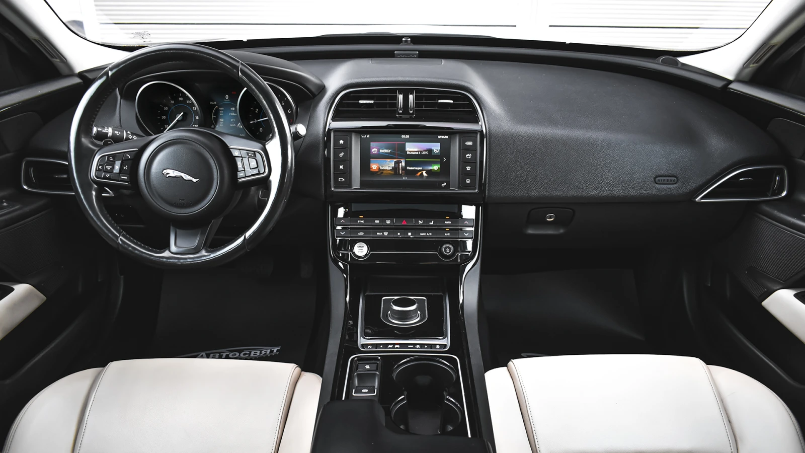 Jaguar XE 2.0 Automatic, снимка 8 - Автомобили и джипове - 56072301