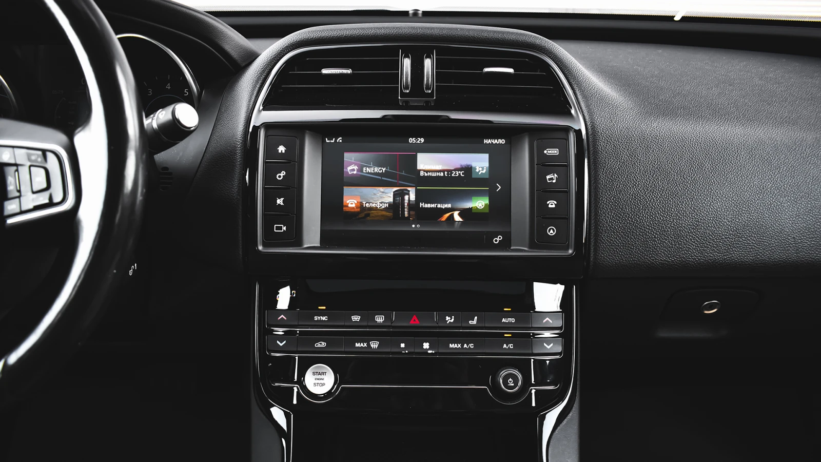Jaguar XE 2.0 Automatic, снимка 11 - Автомобили и джипове - 56072301