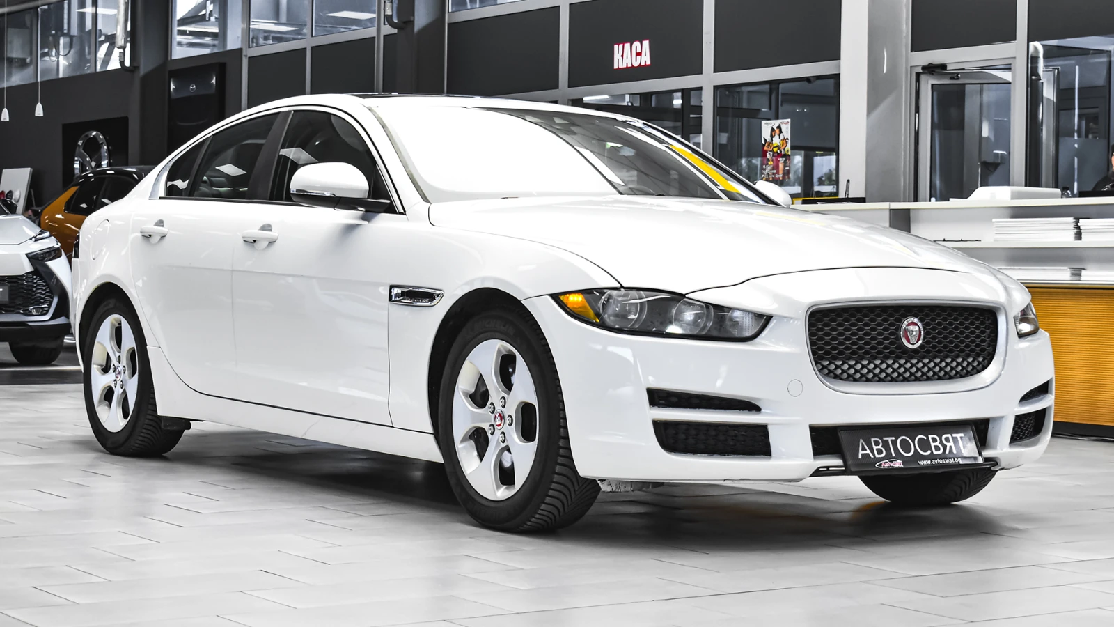 Jaguar XE 2.0 Automatic, снимка 5 - Автомобили и джипове - 56072301