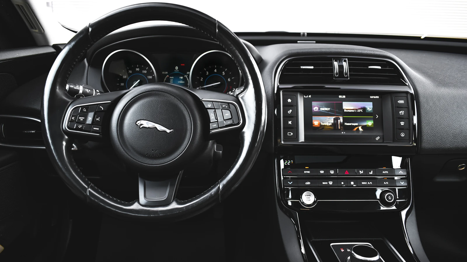 Jaguar XE 2.0 Automatic, снимка 9 - Автомобили и джипове - 56072301