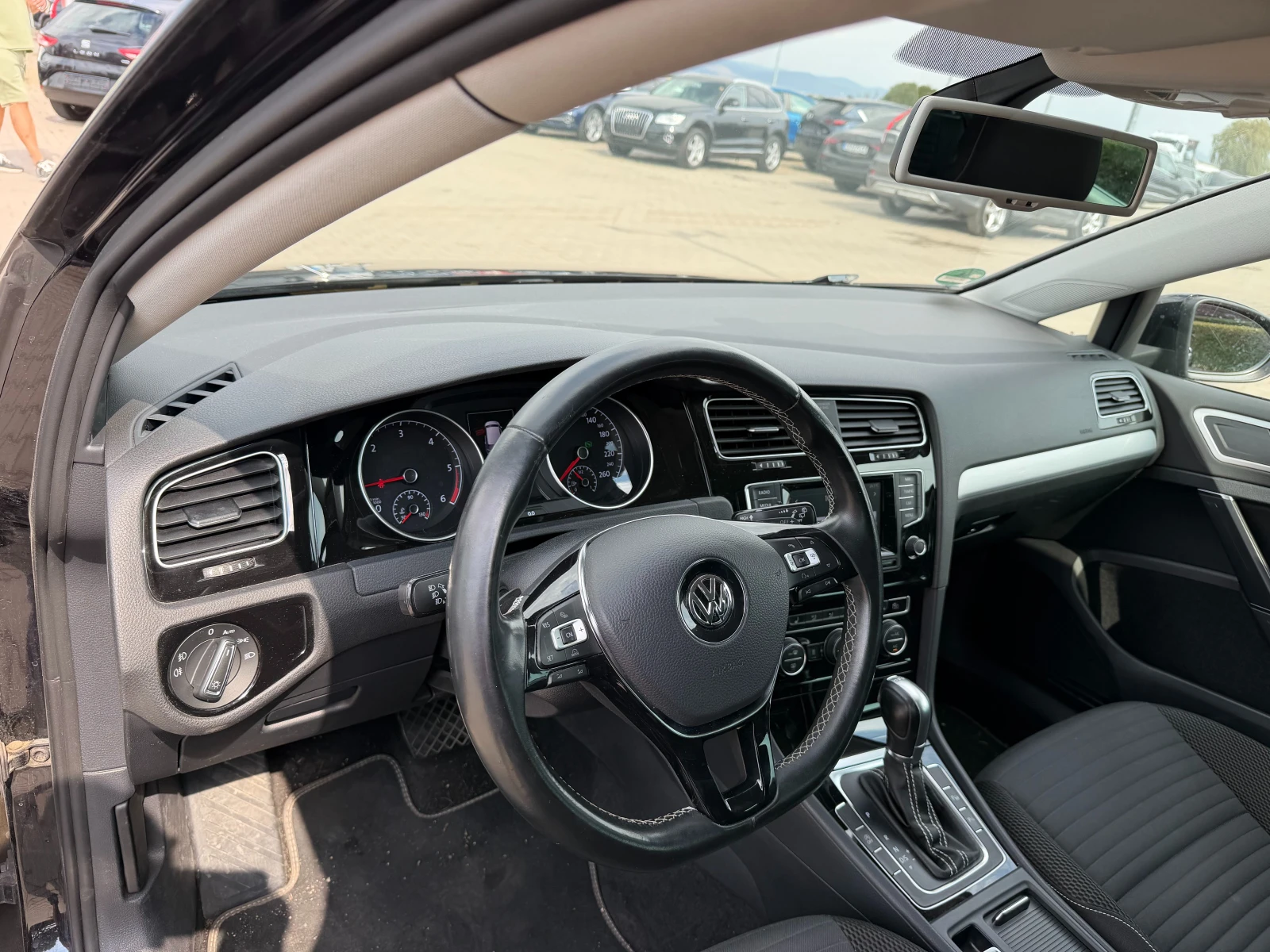 VW Golf 1.6TDI AVTOMAT/NAVI, снимка 12 - Автомобили и джипове - 56165785
