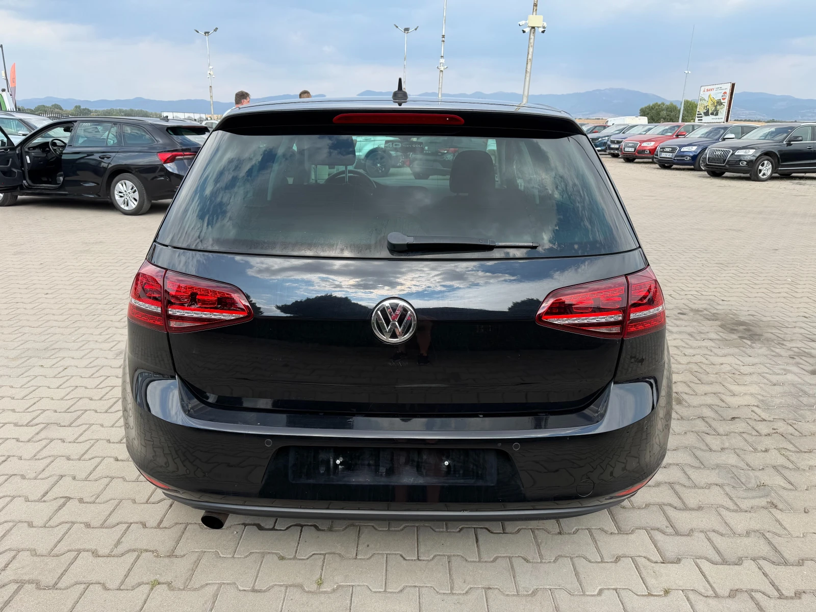 VW Golf 1.6TDI AVTOMAT/NAVI, снимка 7 - Автомобили и джипове - 56165785