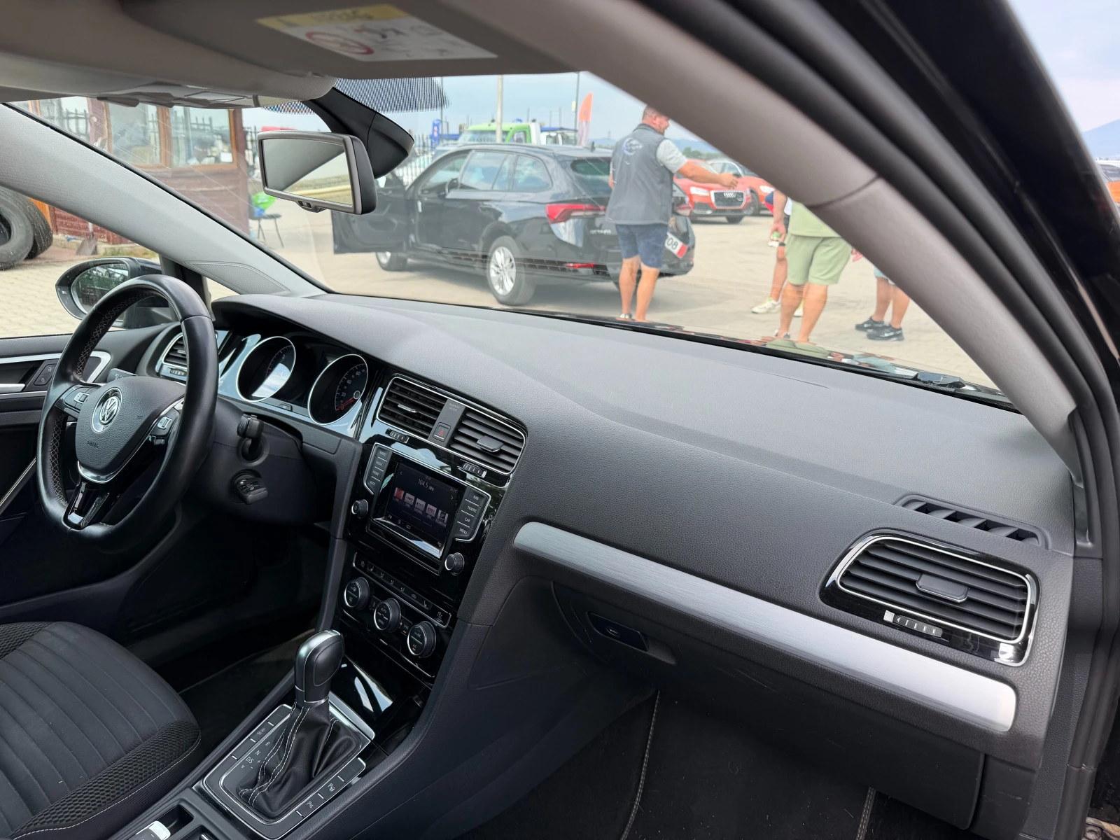 VW Golf 1.6TDI AVTOMAT/NAVI, снимка 11 - Автомобили и джипове - 56165785