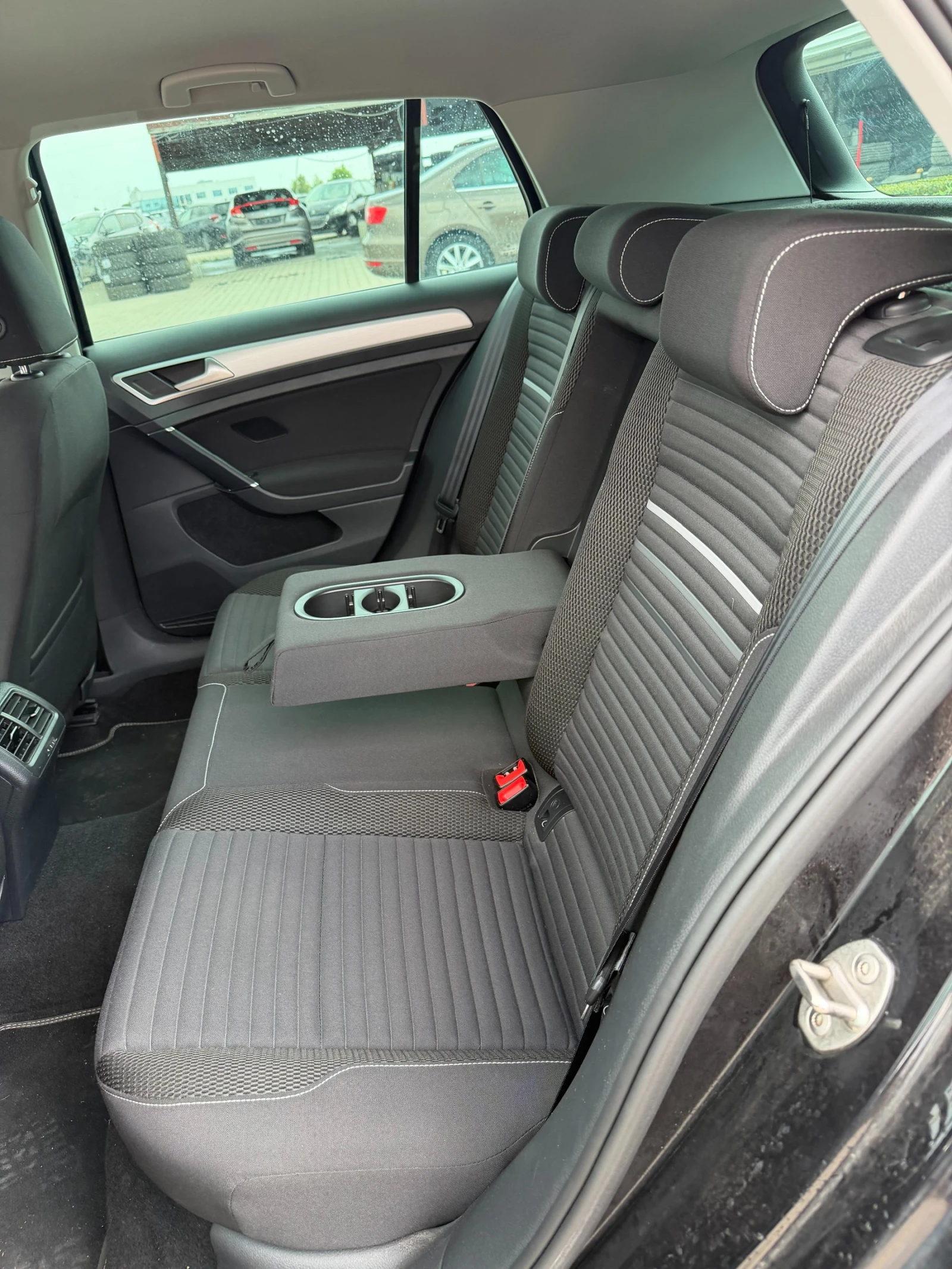 VW Golf 1.6TDI AVTOMAT/NAVI, снимка 10 - Автомобили и джипове - 56165785