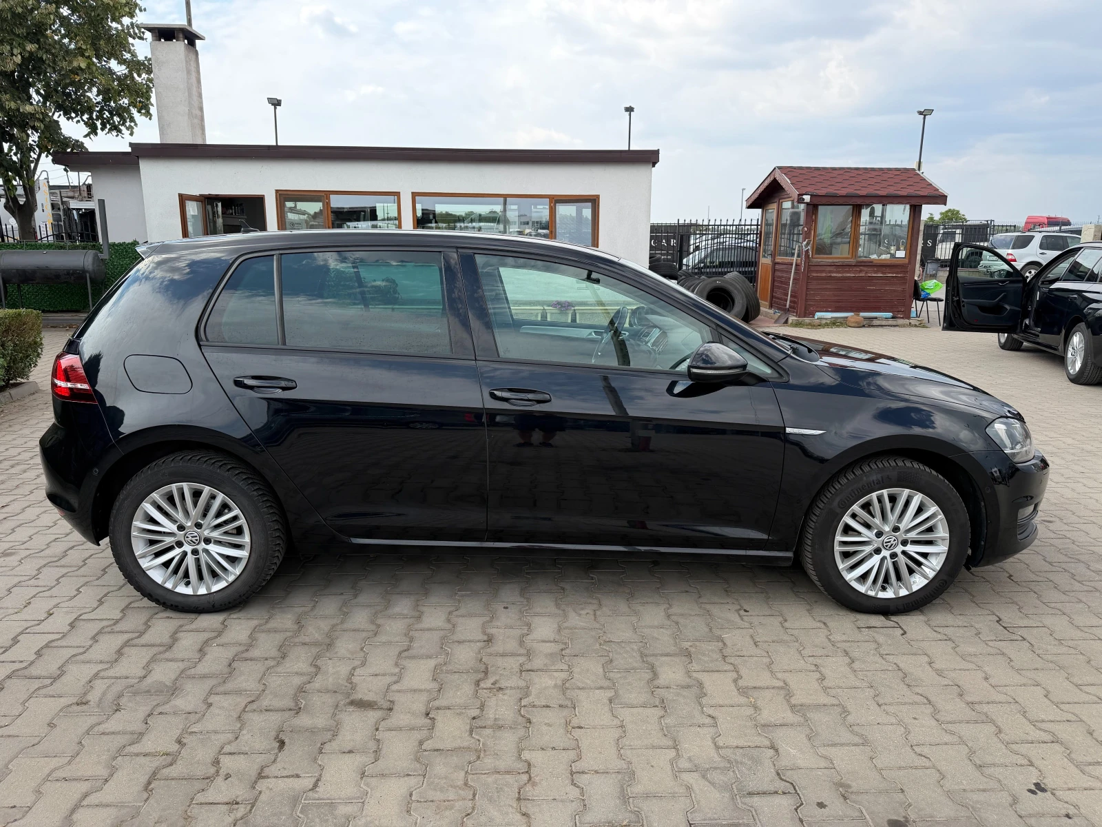 VW Golf 1.6TDI AVTOMAT/NAVI, снимка 5 - Автомобили и джипове - 56165785