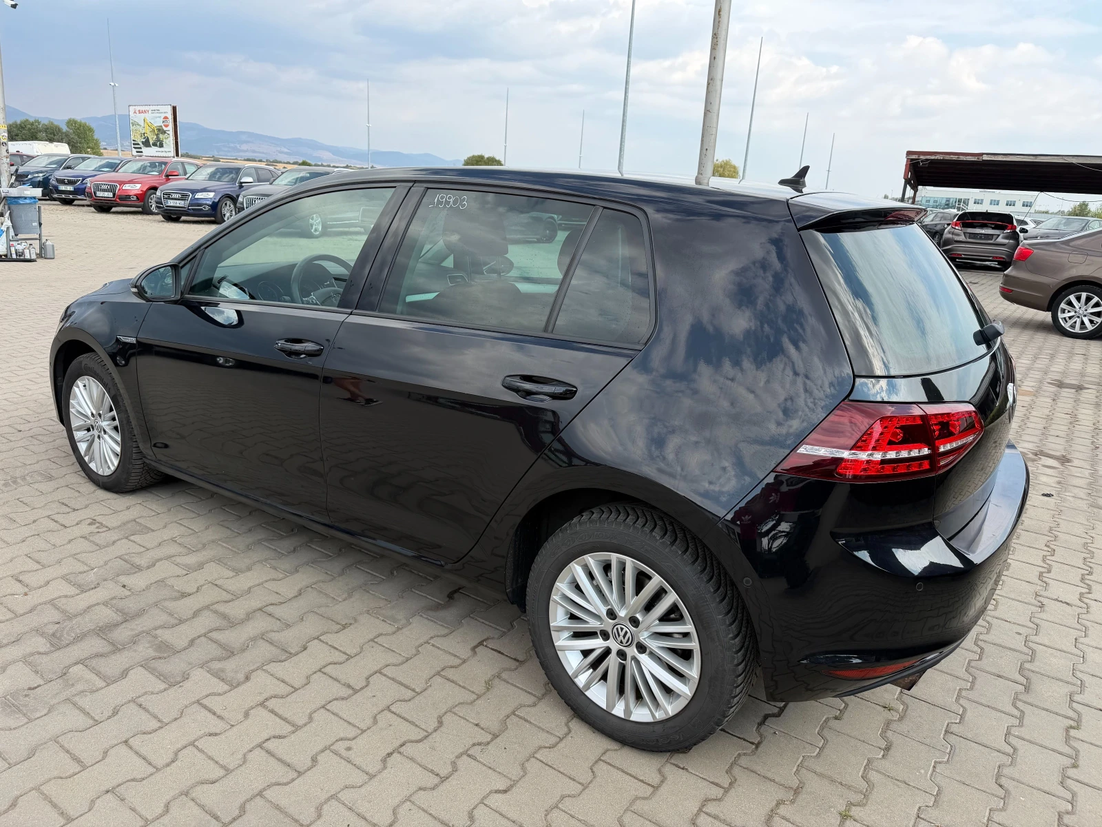 VW Golf 1.6TDI AVTOMAT/NAVI, снимка 8 - Автомобили и джипове - 56165785