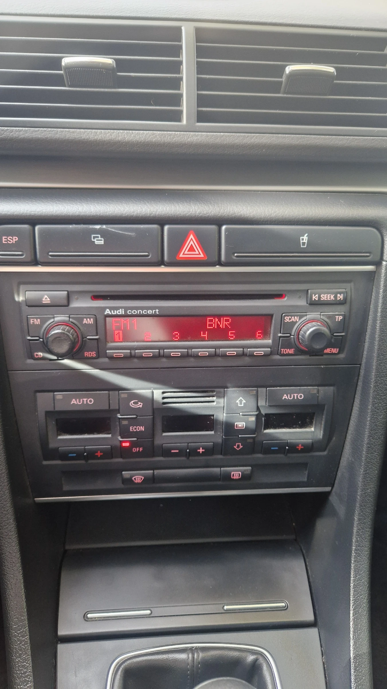 Audi A4 1.6- 101k.c, снимка 8 - Автомобили и джипове - 56448992