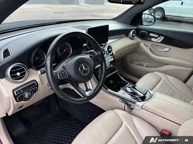 Mercedes-Benz GLC 300 4MATIC / Keyless / PANO / ПОДГРЕВИ, снимка 15 - Автомобили и джипове - 53538200