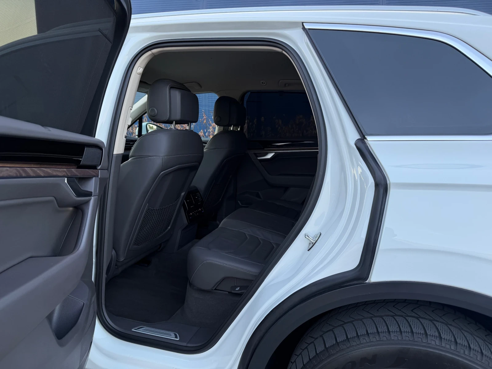 VW Touareg 3.0TDIV6 4MOTION/DIGITAL/DISTRONIC// | Mobile.bg   9