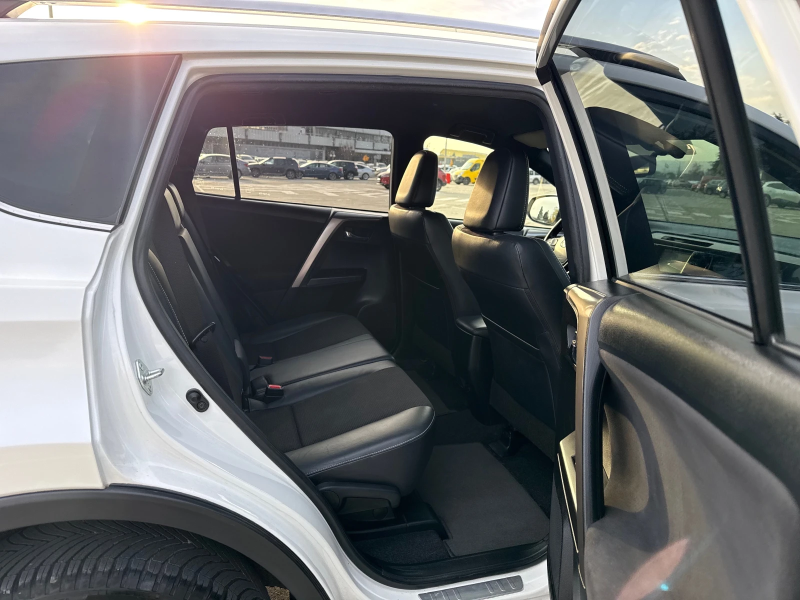 Toyota Rav4 2.0///Executive///360-Camera///TOP///KeyLess/Perla | Mobile.bg   13