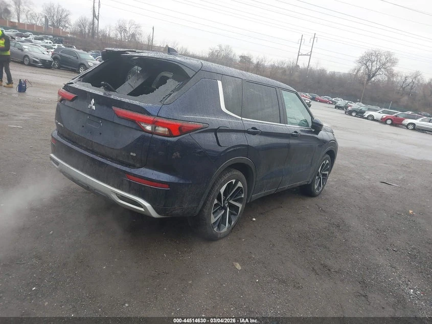 Mitsubishi Outlander 2.5l Se 2.5 2Wd/Se Black Edition S-Awc/Se Black Ed, снимка 4 - Автомобили и джипове - 53863303