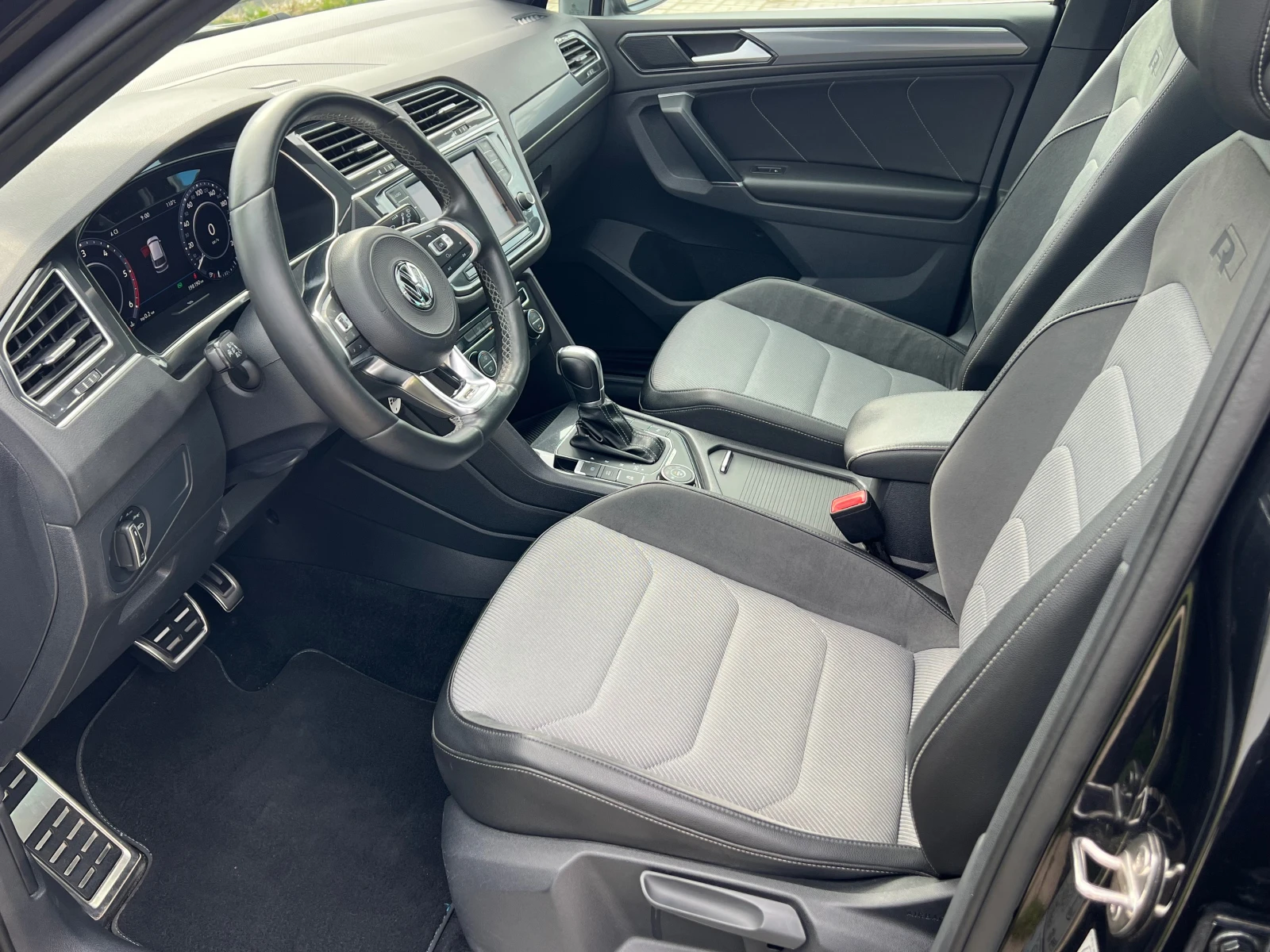 VW Tiguan 2.0TDI-190ps-4-MOTION, R LINE, FULL SERVICE-KATO H, снимка 8 - Автомобили и джипове - 54352321