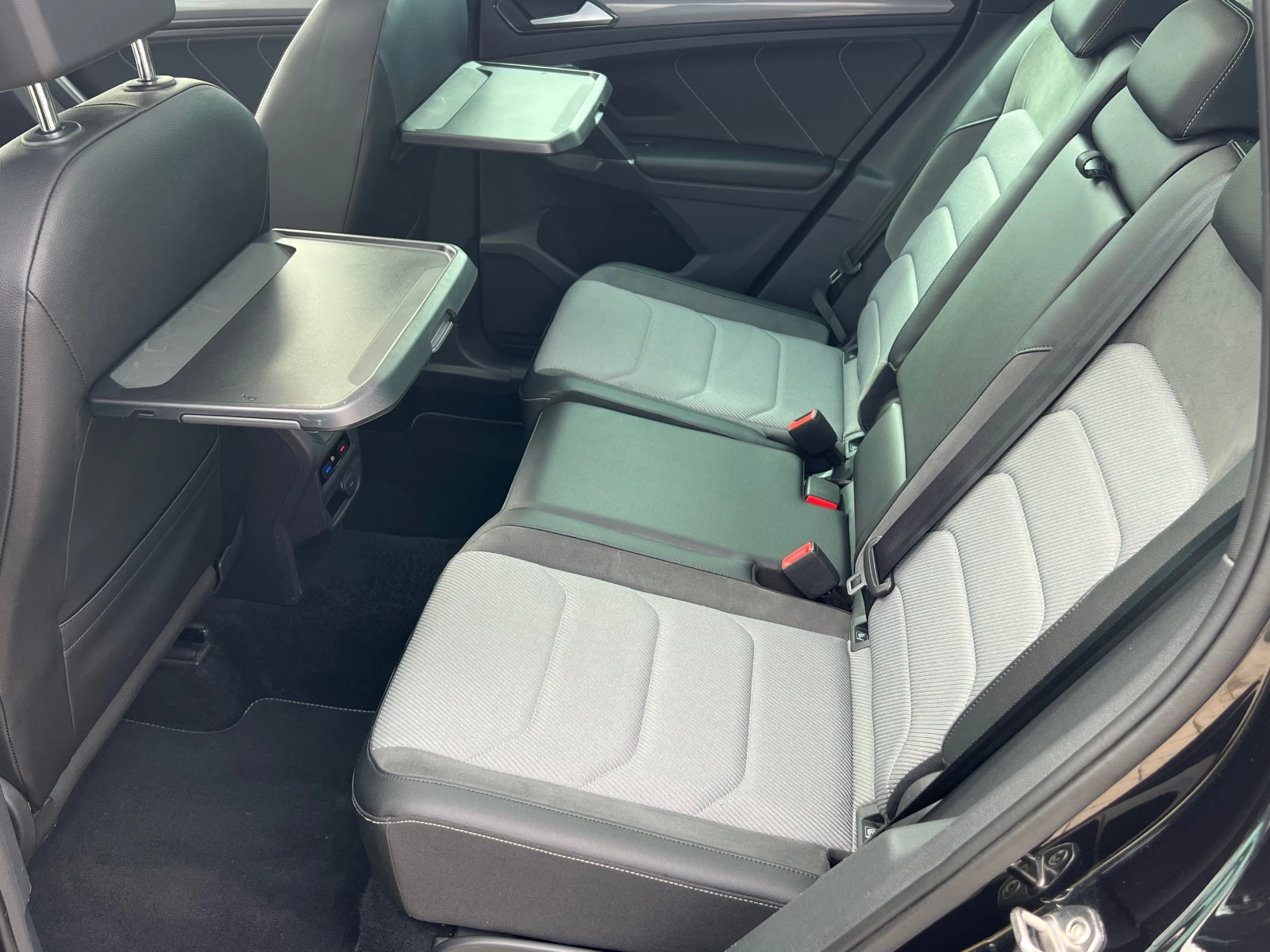 VW Tiguan 2.0TDI-190ps-4-MOTION, R LINE, FULL SERVICE-KATO H, снимка 13 - Автомобили и джипове - 54352321