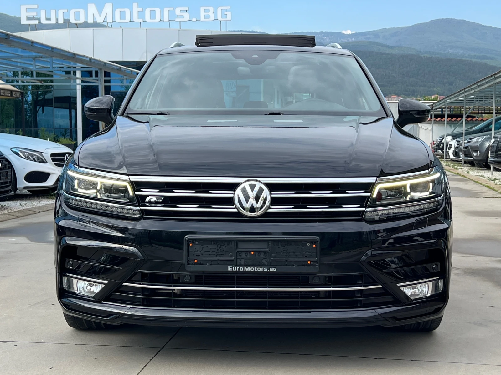 VW Tiguan 2.0TDI-190ps-4-MOTION, R LINE, FULL SERVICE-KATO H, снимка 2 - Автомобили и джипове - 54352321