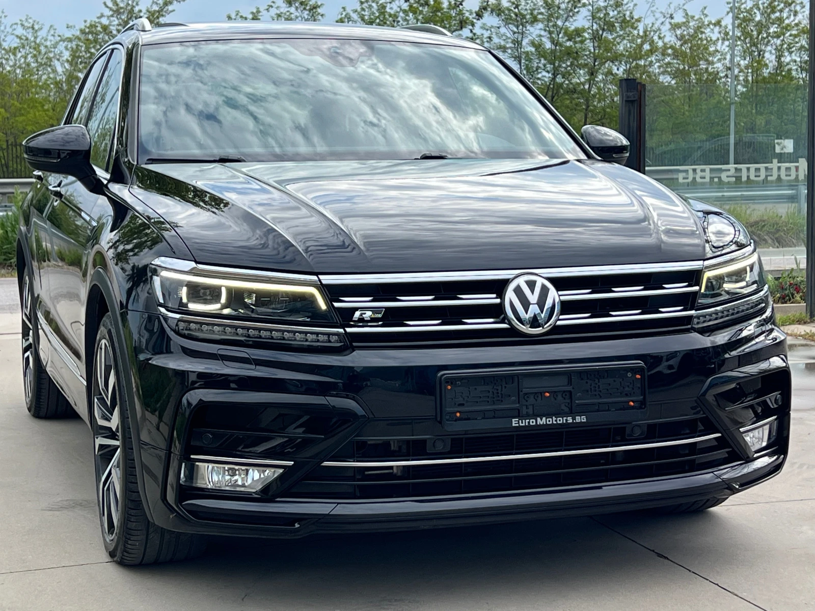 VW Tiguan 2.0TDI-190ps-4-MOTION, R LINE, FULL SERVICE-KATO H, снимка 3 - Автомобили и джипове - 54352321