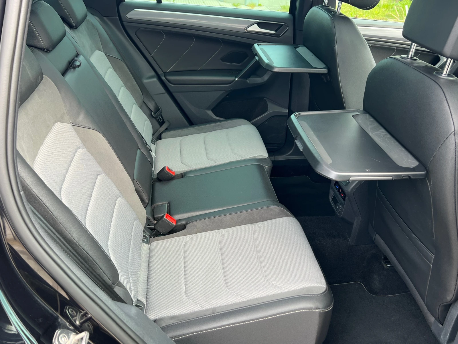 VW Tiguan 2.0TDI-190ps-4-MOTION, R LINE, FULL SERVICE-KATO H, снимка 14 - Автомобили и джипове - 54352321