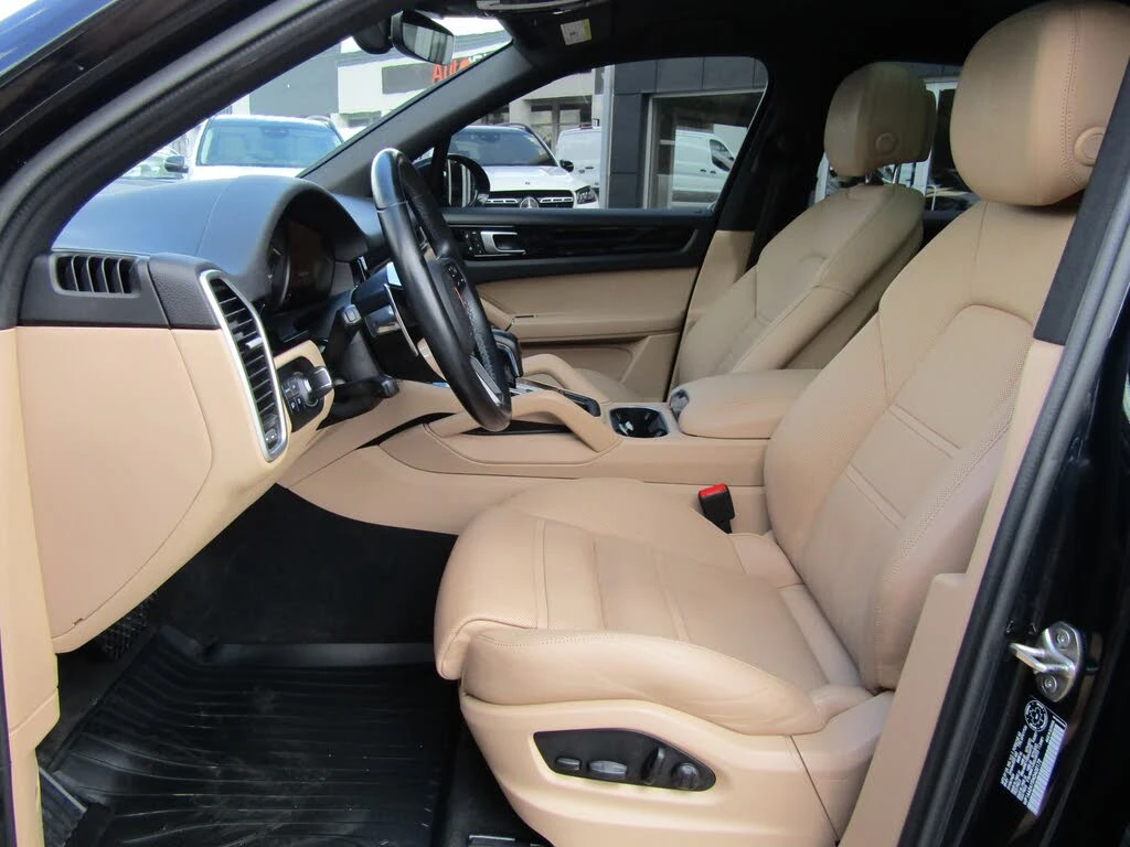 Porsche Cayenne 3.0T* BOSE* DISTRONIC* ОБДУХ* 360* КРАЙНА ЦЕНА, снимка 7 - Автомобили и джипове - 55432476