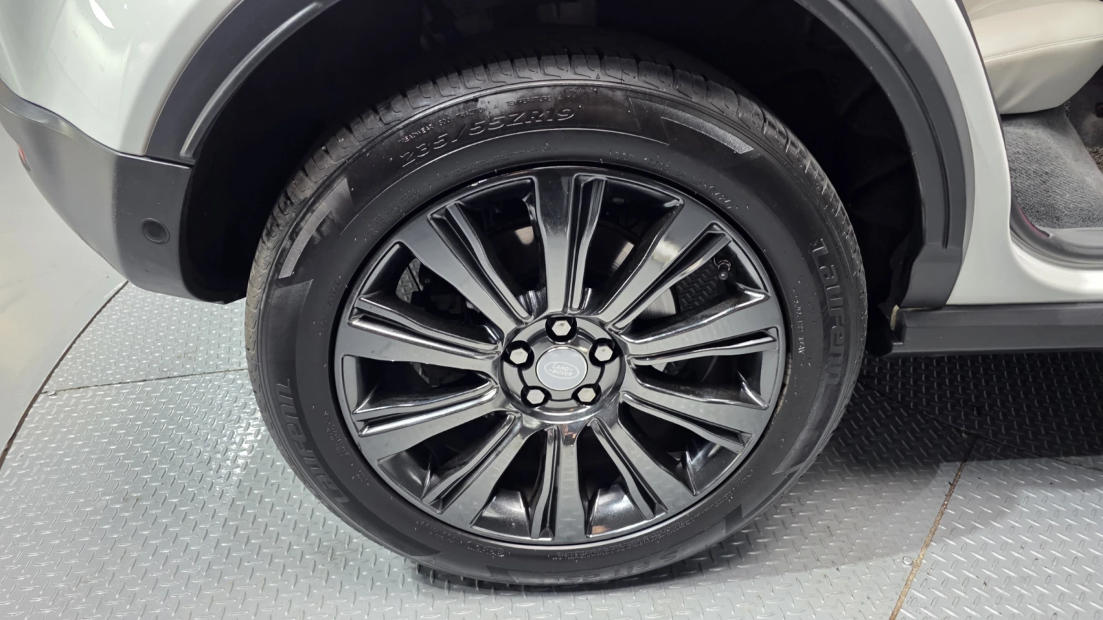 Land Rover Range Rover Evoque 2.0 TD4* 360* ЕЛ. БАГАЖНИК* ПОДГРЕВ ВОЛАН* ЛЮК* КР, снимка 5 - Автомобили и джипове - 55595153