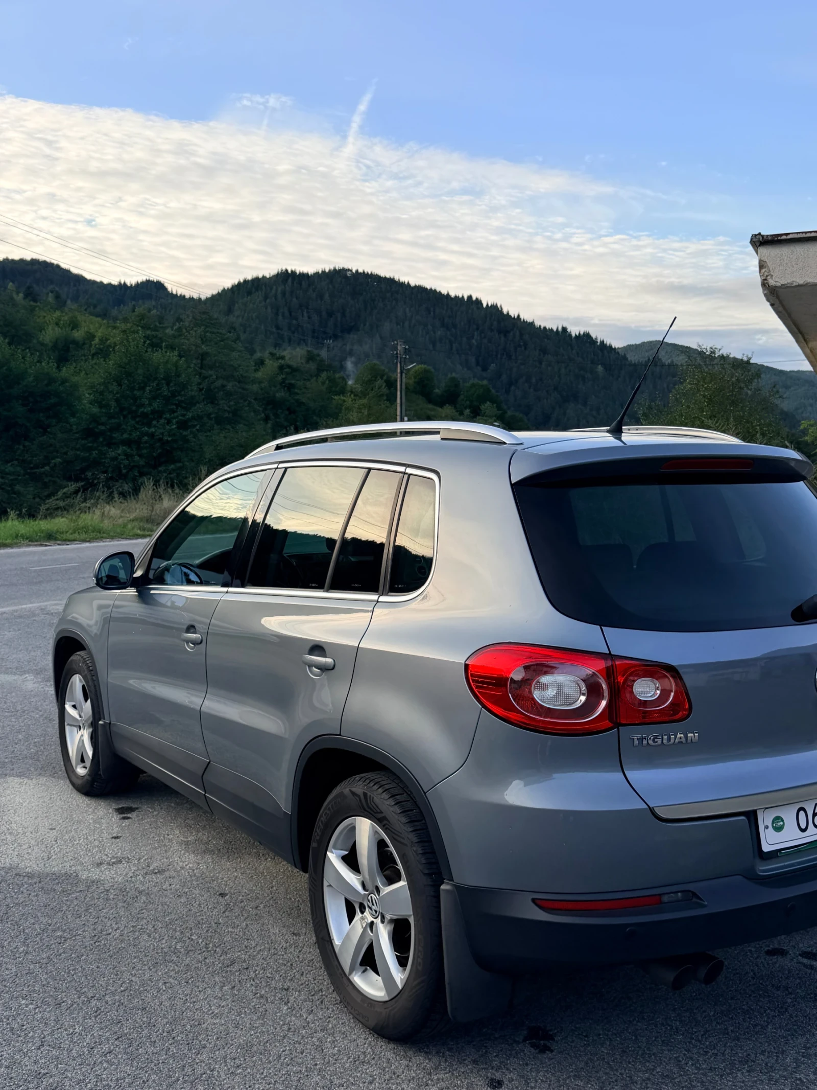 VW Tiguan 2.0 TDI 4 Motion, снимка 4 - Автомобили и джипове - 56087845