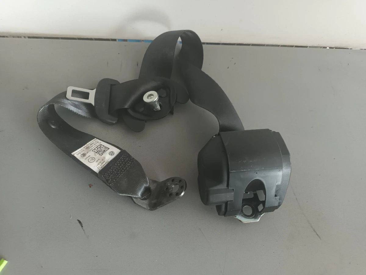 Колан заден ляв фолксваген поло 1.2тси 