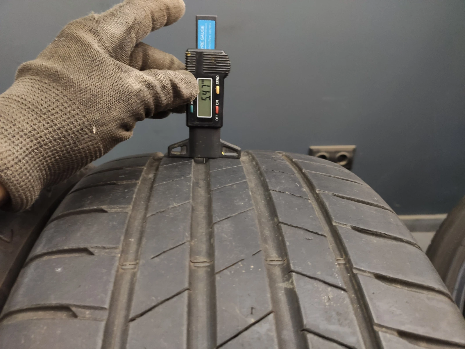  235/40R19 | Mobile.bg   4