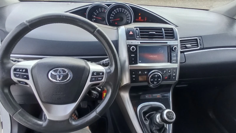 Toyota Verso 1.6, снимка 15 - Автомобили и джипове - 48564906