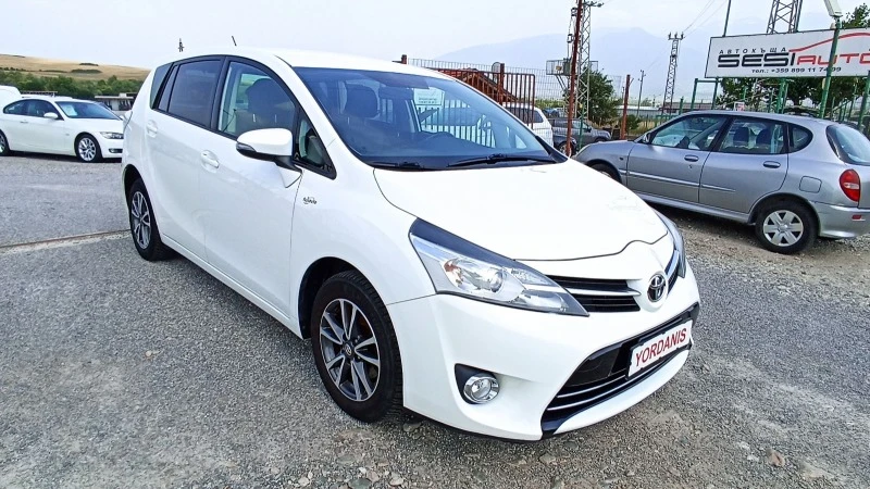 Toyota Verso 1.6, снимка 4 - Автомобили и джипове - 48564906