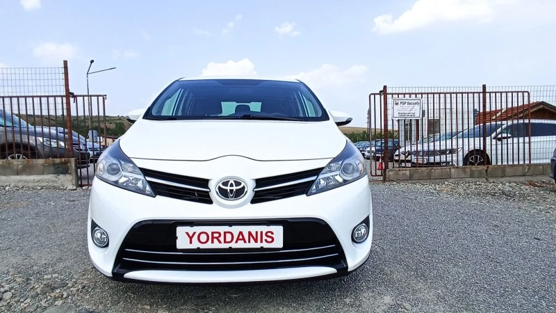 Toyota Verso 1.6, снимка 3 - Автомобили и джипове - 48564906