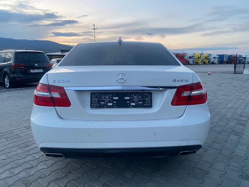 Mercedes-Benz E 300 3.0i 272 ks 4matic AMG PAKET, снимка 6 - Автомобили и джипове - 47304185